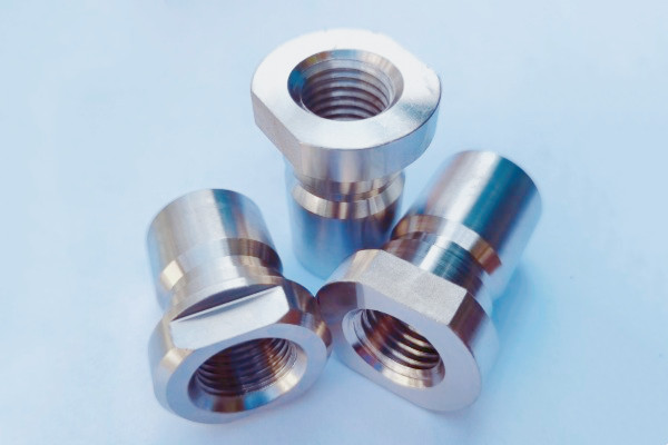 航空航天零件加工难在哪儿？深度解析复杂几何形状与严格公差要求